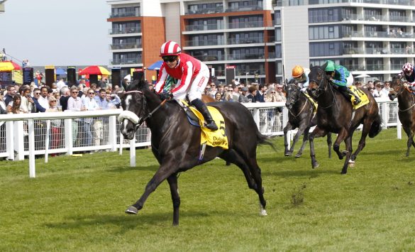 20j4643-duty-first Duty First and Hollie Doyle win the Dubai Duty Free Stakes at Newbury. 12/4/2025 Pic Steve Davies/Racingmediapics.co.uk